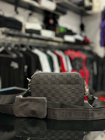 Louis Vuitton Black bag ωμού/χιαστί