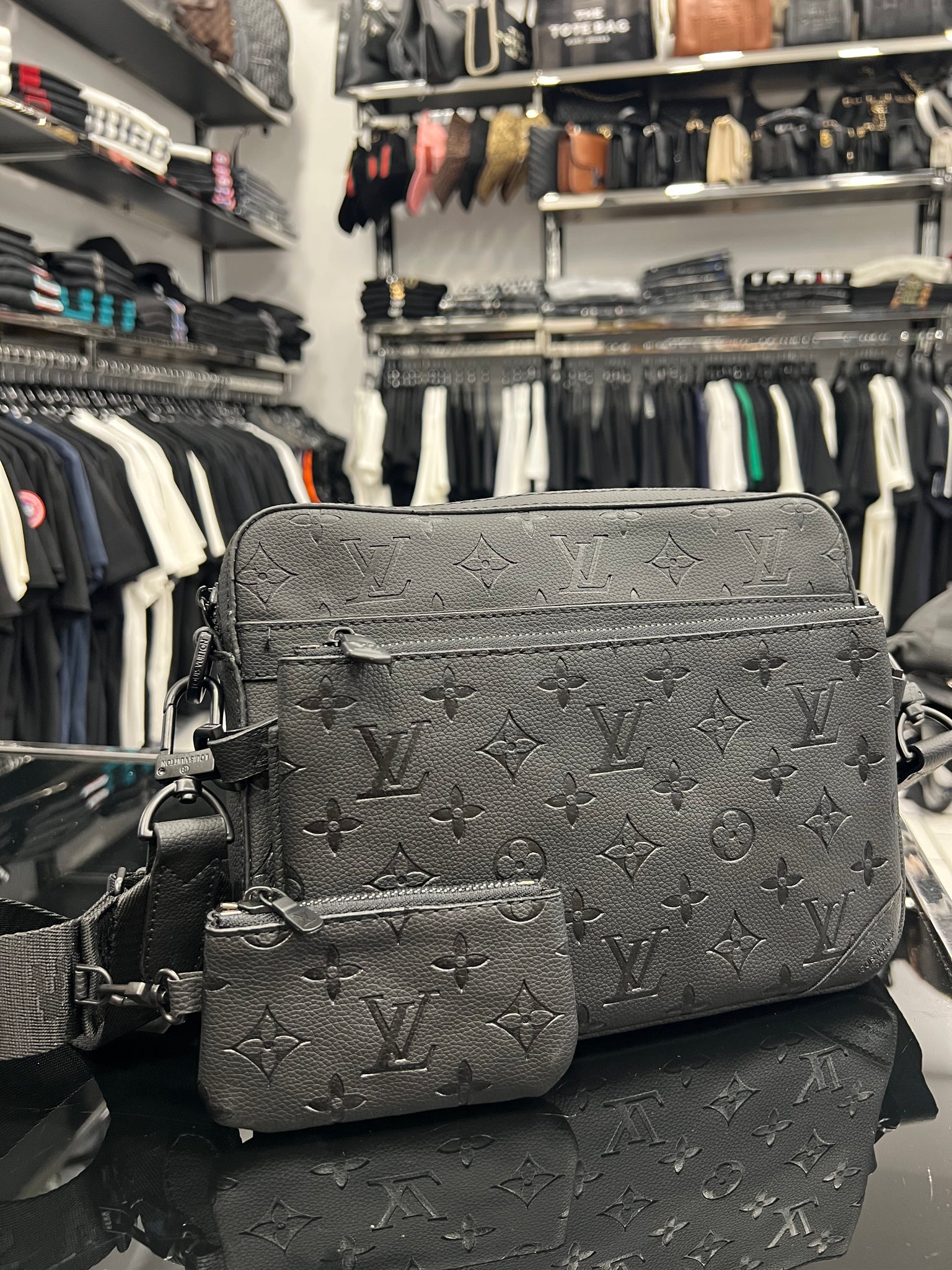Louis Vuitton Trio Messenger Black