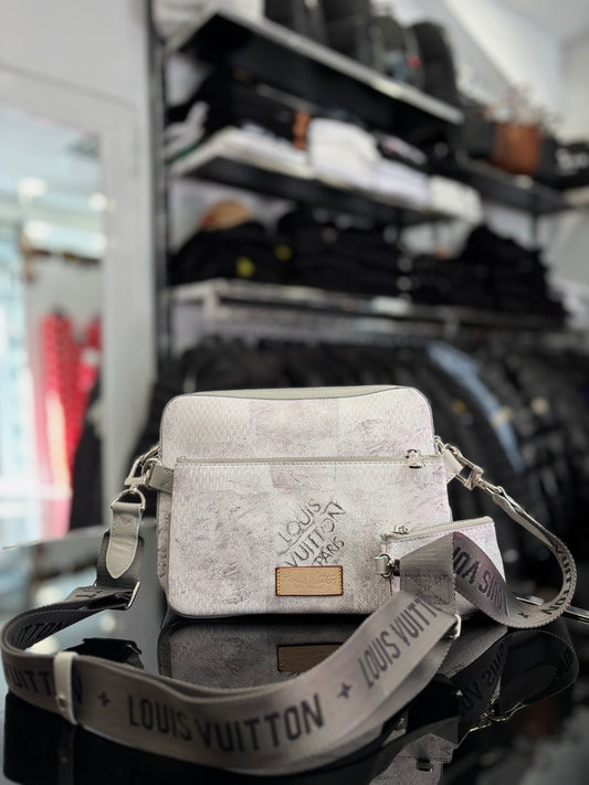 Louis Vuitton Trio Messenger
Damier Salt Stone Grey
