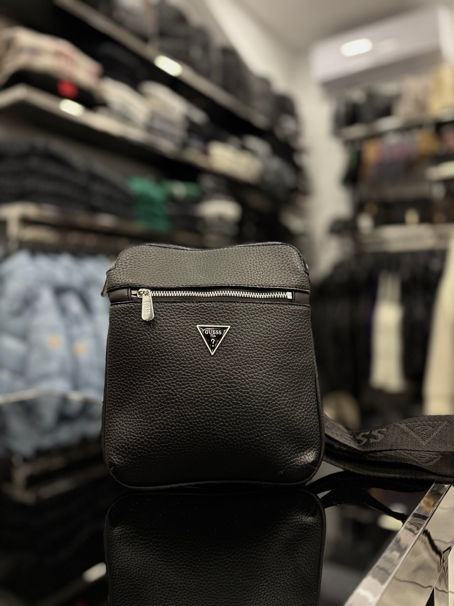 Guess black bag ώμου/χιαστί