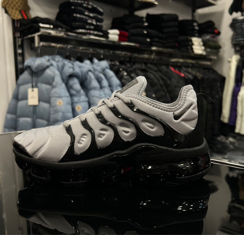 Air Vapormax Plus “Grey”