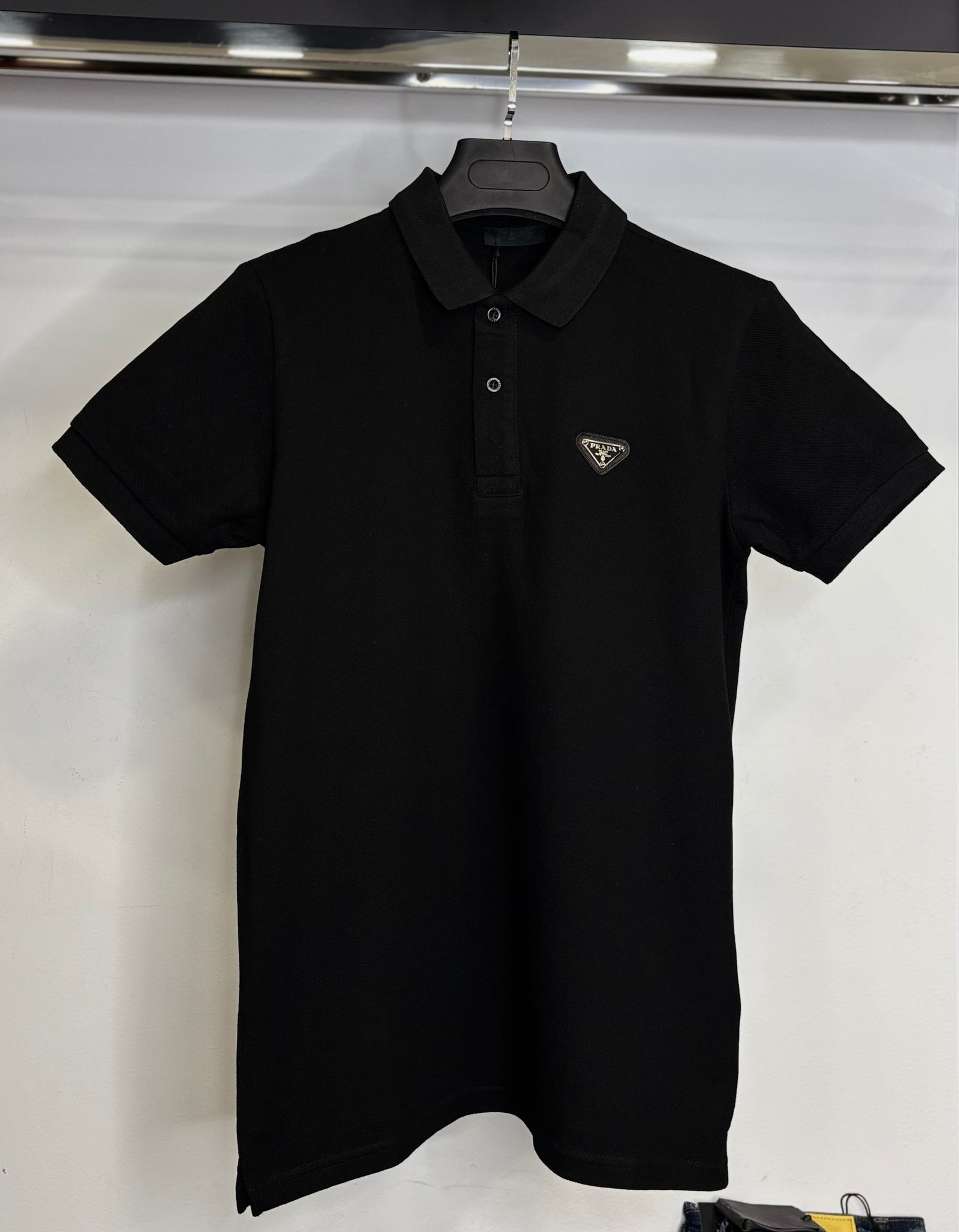 Prada black t-shirt with collar code