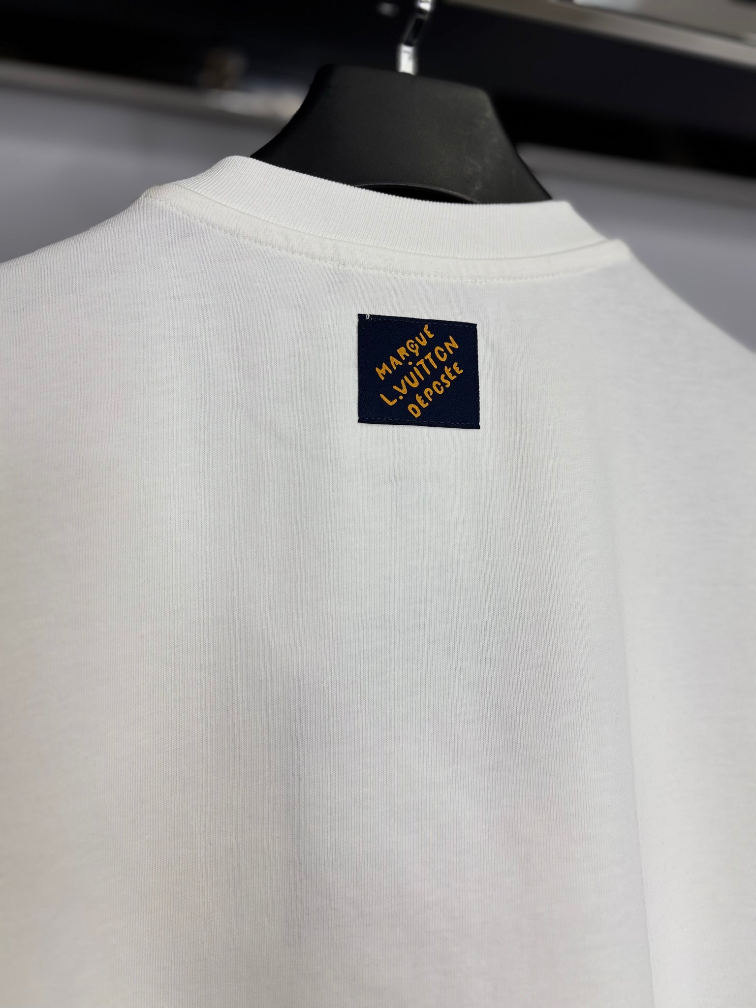 Louis Vuitton white t-shirt code no1