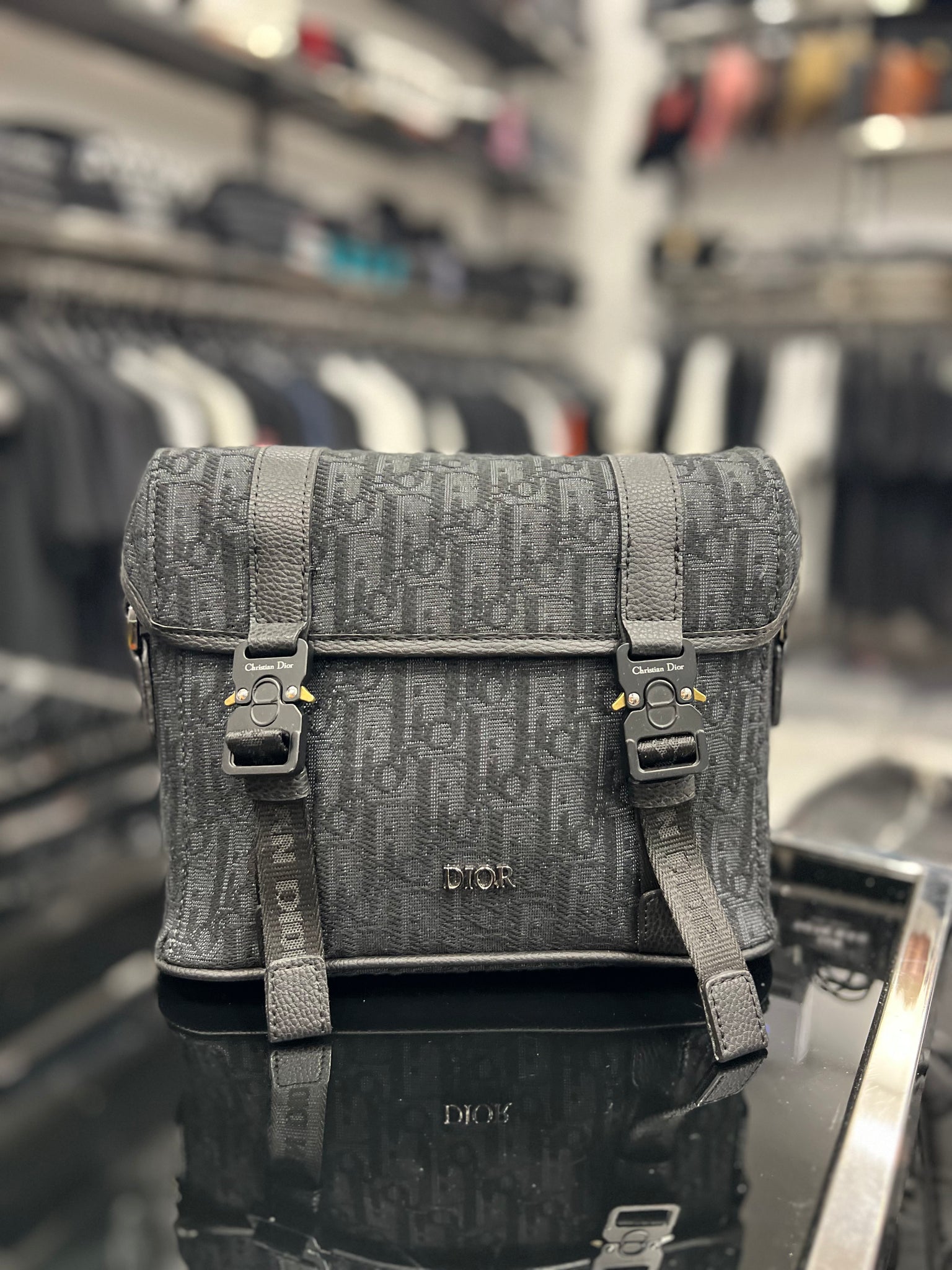 Dior Hit The Road Messenger