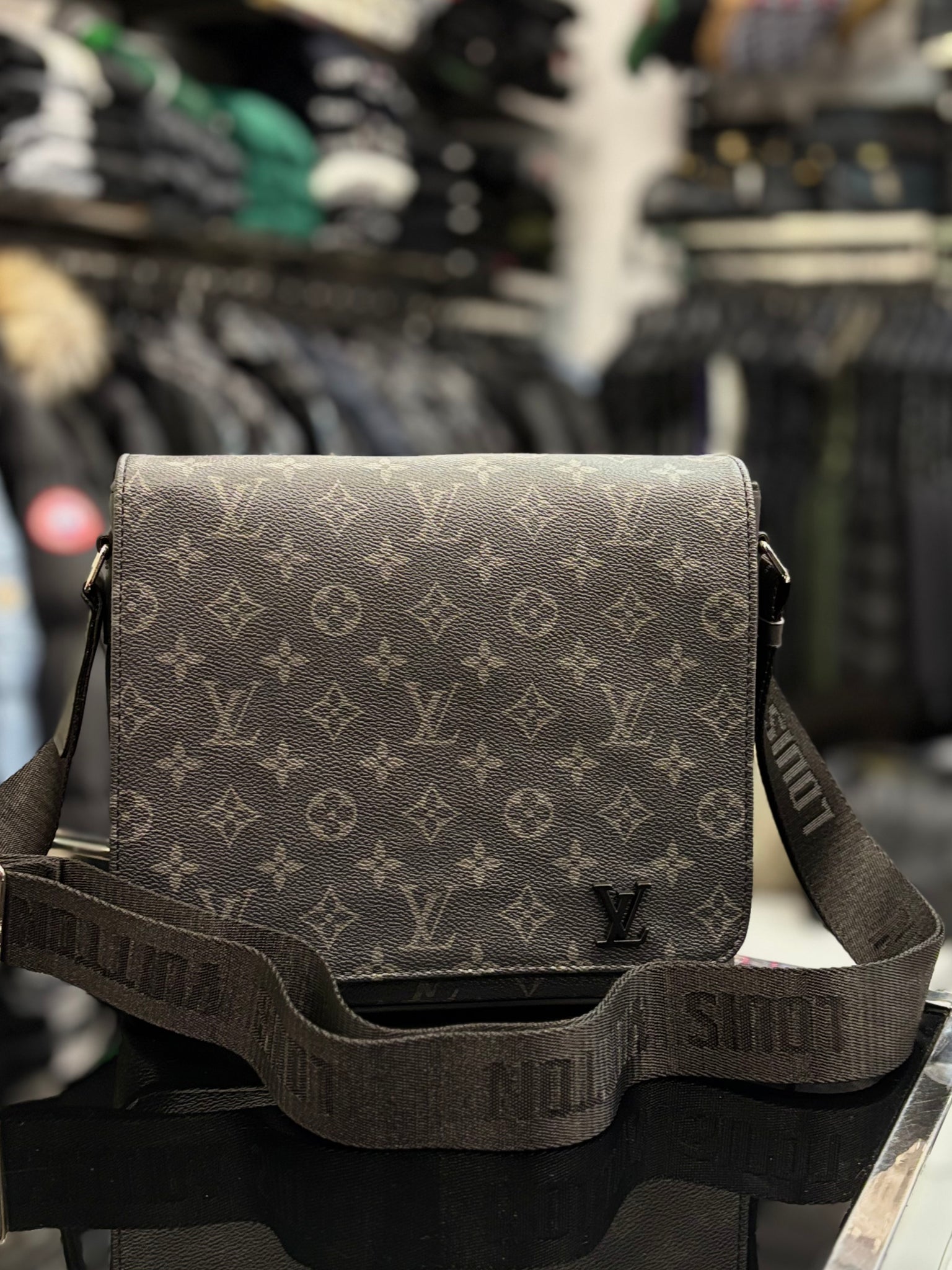 Louis Vuitton District PM Monogram Eclipse black bag ώμου/χιαστί