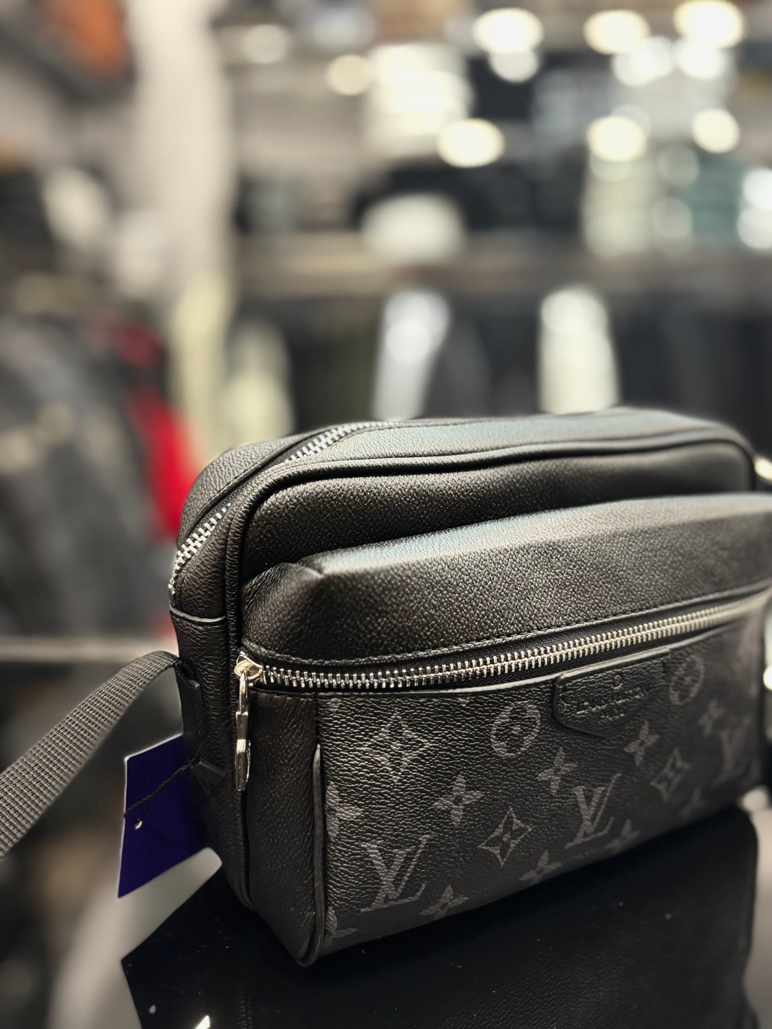 Louis Vuitton black bag ώμου/χιαστί