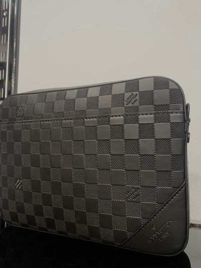 Louis Vuitton Black bag ωμού/Χιαστί