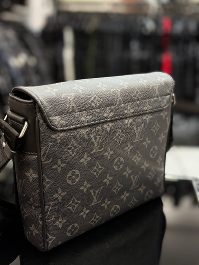 Louis Vuitton District PM Monogram Eclipse black bag ώμου/χιαστί