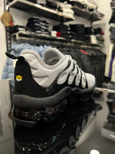 Air Vapormax Plus “Grey”